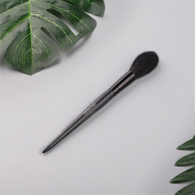 1 Pieces Goat Hair Long Handle Face Makeup Highlighter Blending Brush Concealer